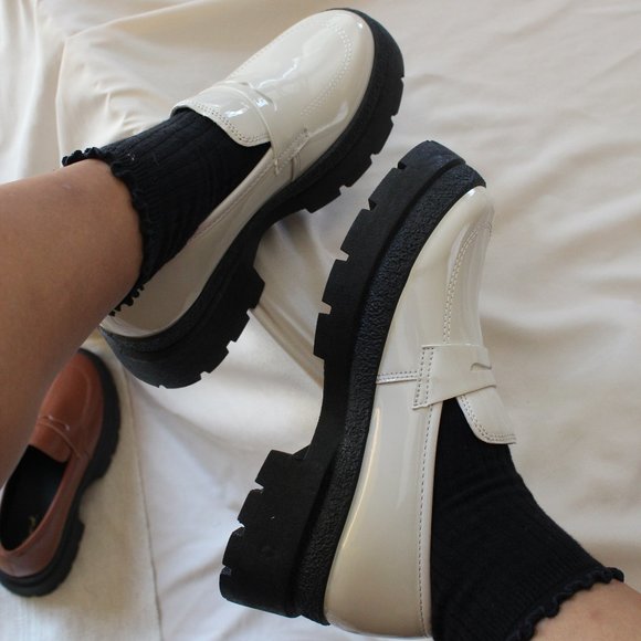 🆕️Holiday Collection// Stone Gloss finish Loafer - Picture 6 of 9